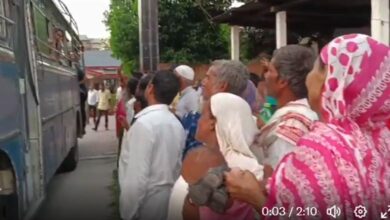 Transfer of 28 Muslims to detention camp in Assam. Heartbreaking scenes of being separated from family and taken into custody (Video)