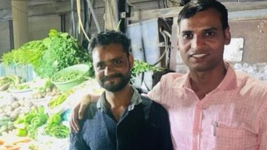 14 years ago Khan did a favor Santosh Patel came to DSP bin Milne The story of friendship told in the video