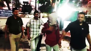 Friends killed friend by slitting his throat for 300 rupees