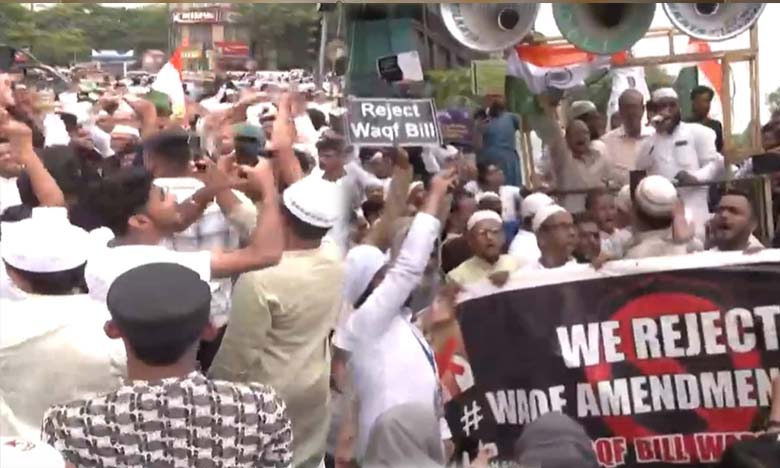 Muslims Strongly Protest in Kolkata, Chennai, and Ahmedabad After Waqf Bill Passes in Parliament
